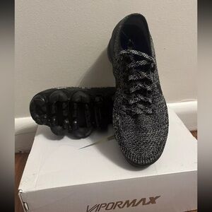 Nike Air Vapormax Flyknit Sneaker Women’s 6.5 black gray